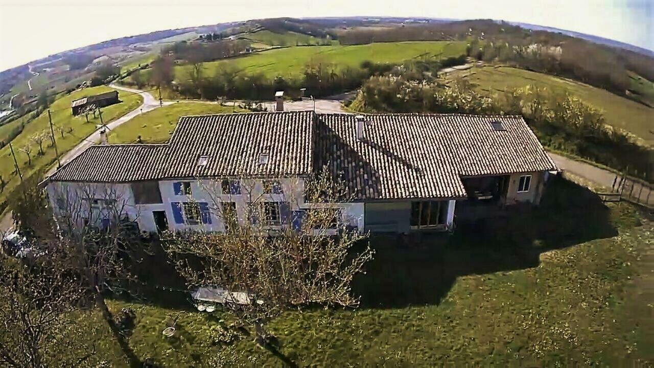 Отель Au "Bon Endroit" Genebrieres Экстерьер фото